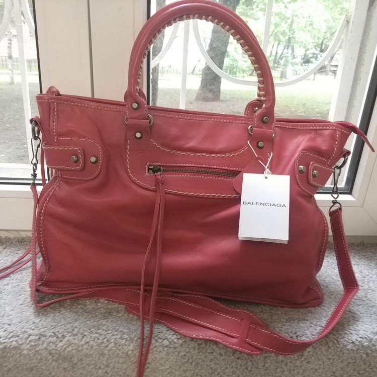 Cумка Balanciaga кораллового цвета