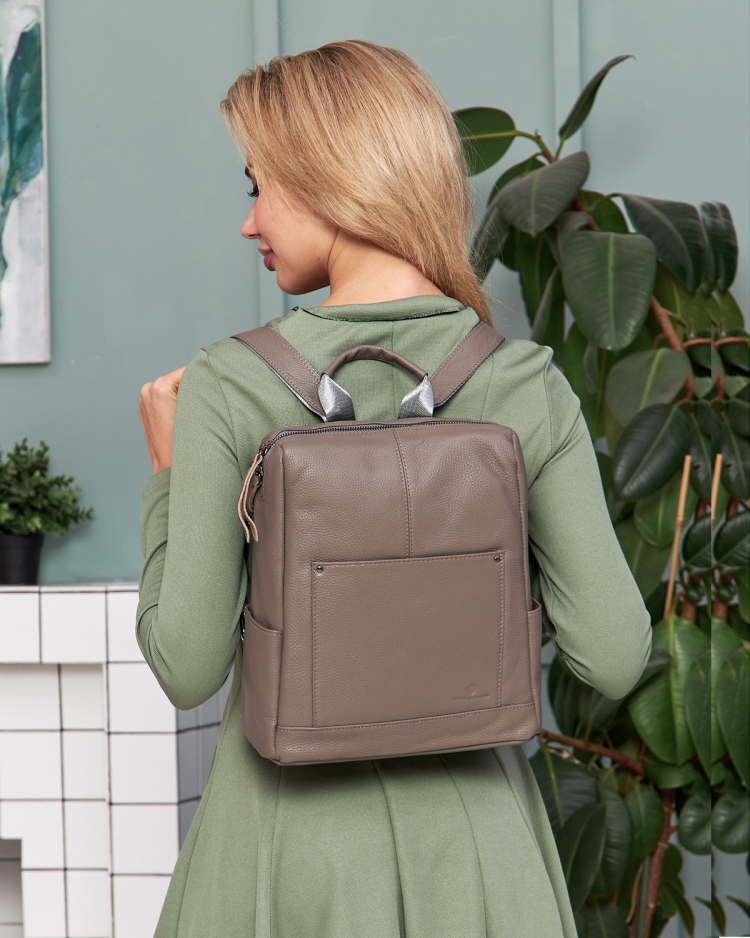 Женский рюкзак городской кожаный темно-розовый Paul Rayner 1071