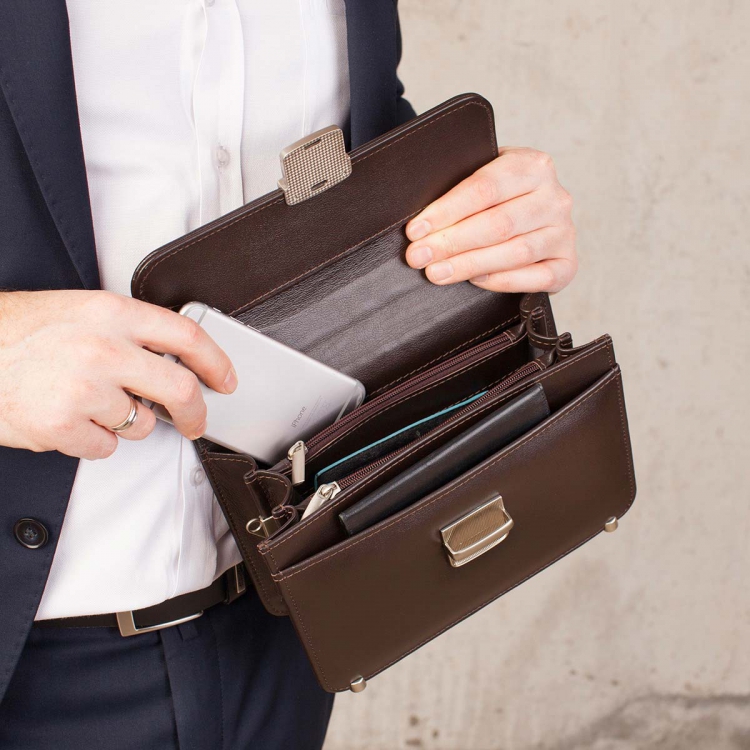 Барсетка коричневая из натуральной кожи Foxcote brown